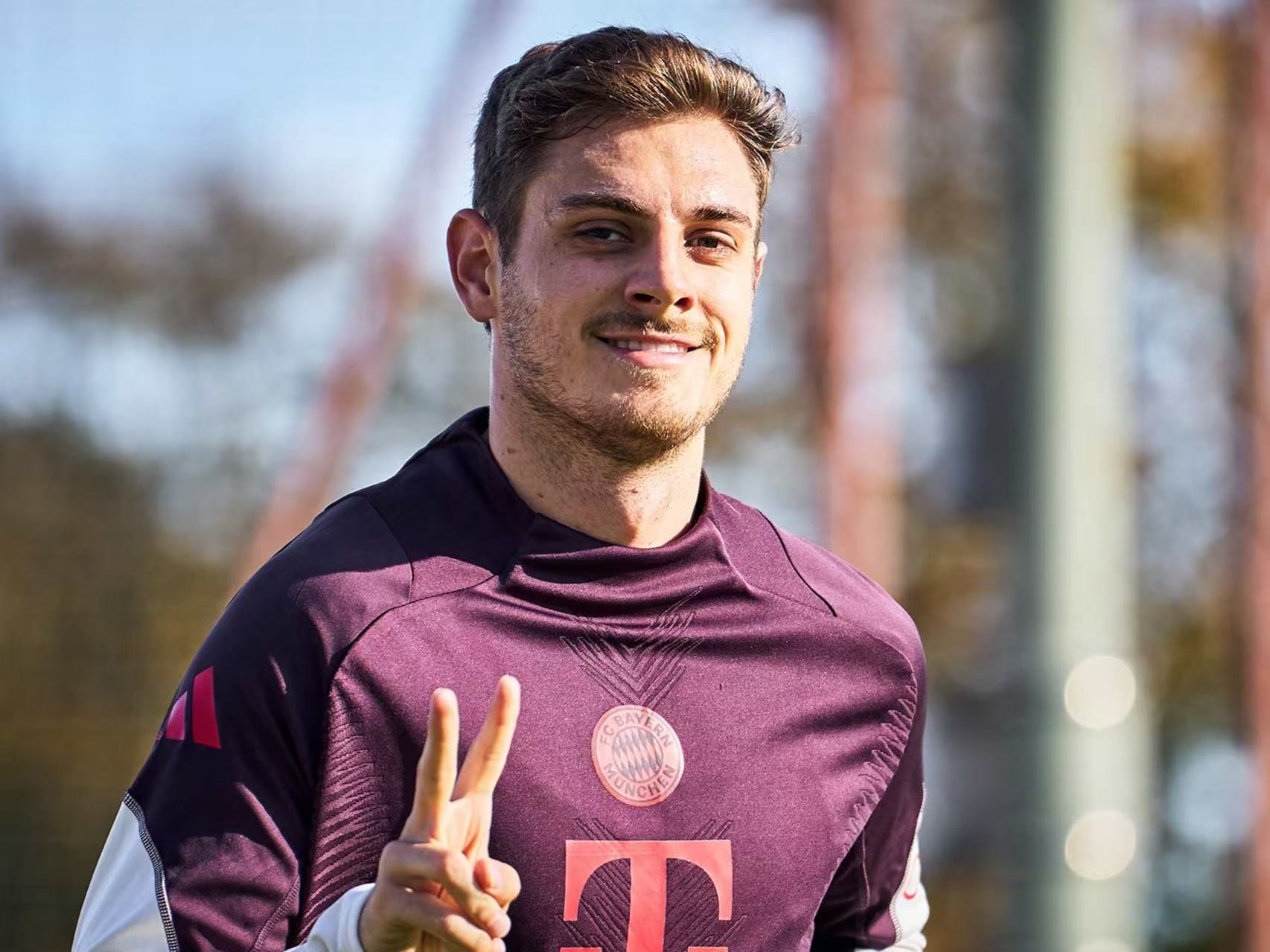 集结日突围战来临，那不勒斯围绕足总杯完成体检，态度坚定，心理建设被强调的简单介绍