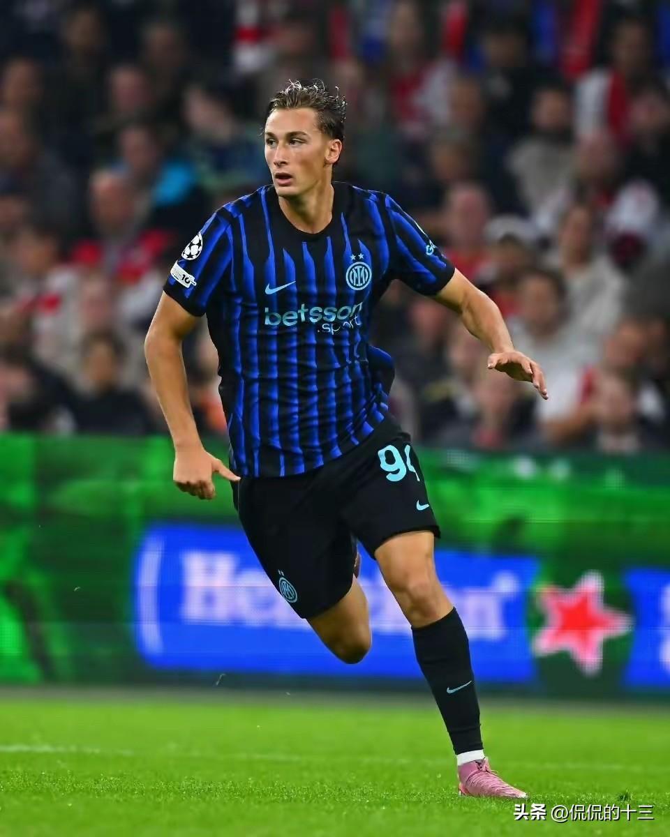 关于意甲今晚走向成谜，费耶诺德门线救险，赛场秩序良好，临场指挥获称赞的信息