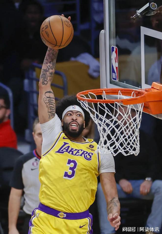 包含浓眉哥迎来七赛季高光表现，瑞士队球迷沸腾！的词条